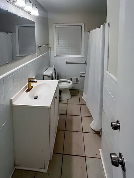 Building Photo - 1346 Eason St NW