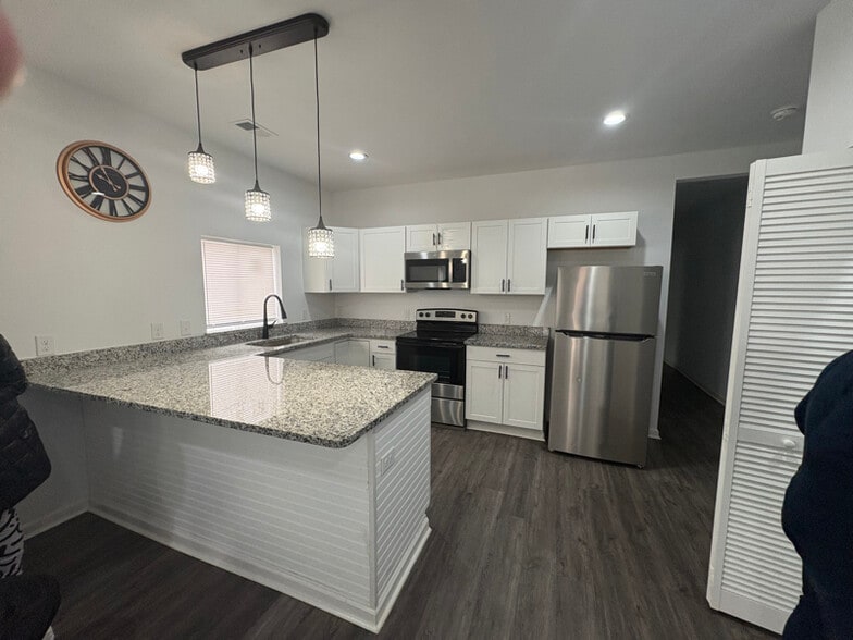 Building Photo - 515 Grove St