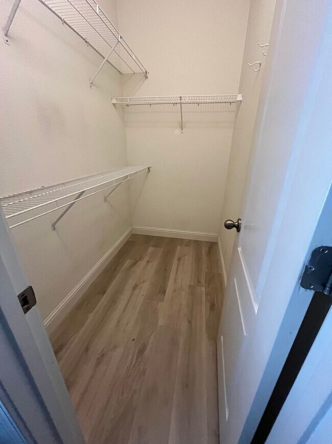 Building Photo - Beautiful Home for rent in Visalia, Ca