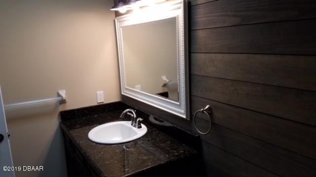 Building Photo - 652 Pelican Bay Dr