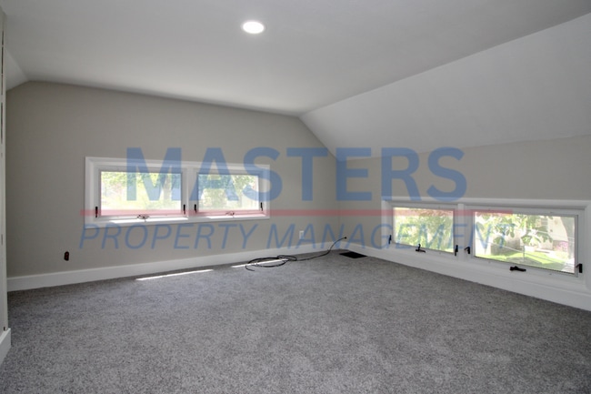 Building Photo - Three bedroom with 1 and a half bath tradi...