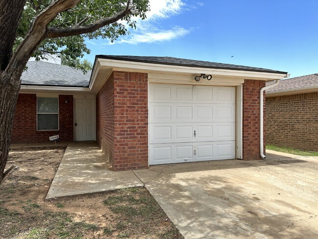 Building Photo - Cute 2/2 in Frenship!
