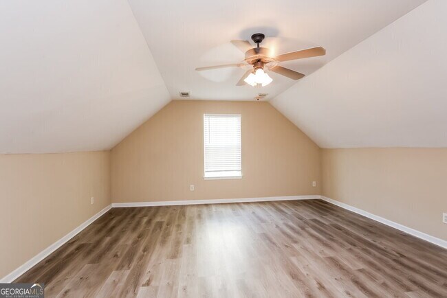 Building Photo - 906 Lakeside Ct