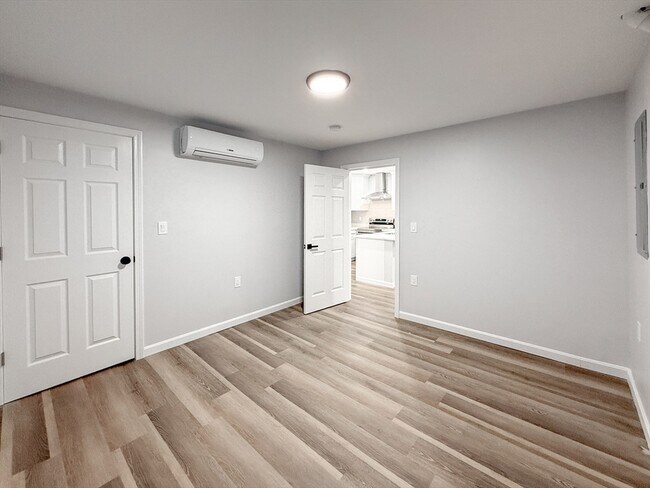 Building Photo - 29 Avon St