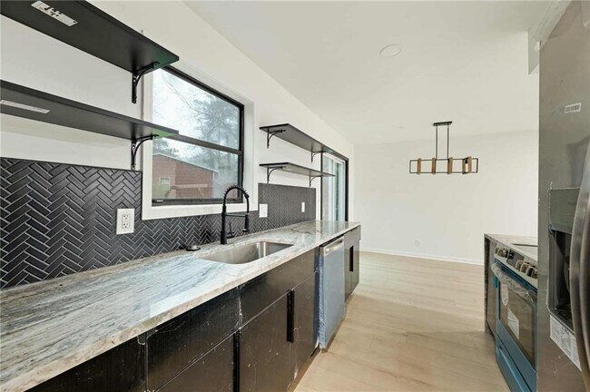 Building Photo - 1487 Springwood Dr SE