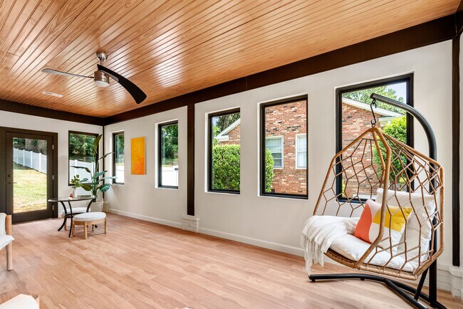 Building Photo - 5708 Southampton Rd