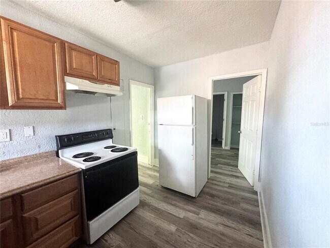 Building Photo - 704 Cordova Dr