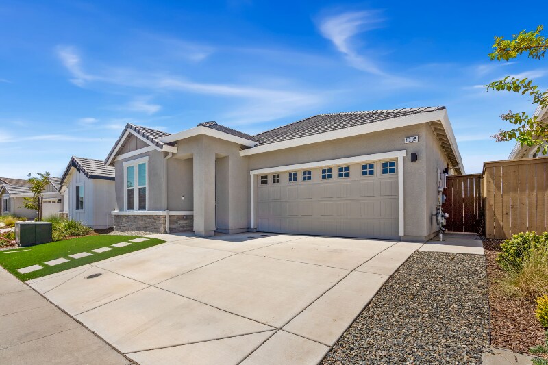 Primary Photo - 1305 Swallowtail Dr
