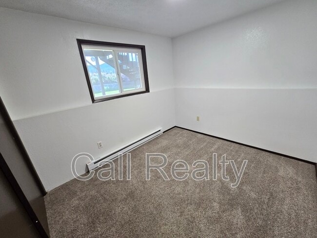 Building Photo - 3322 S Raymond Cir