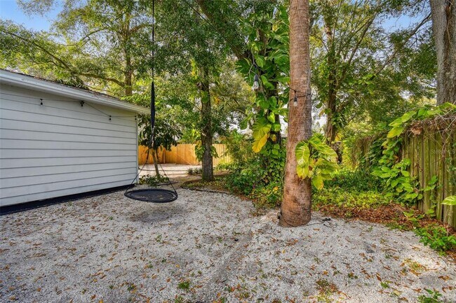 Building Photo - 145 24th Ave SE