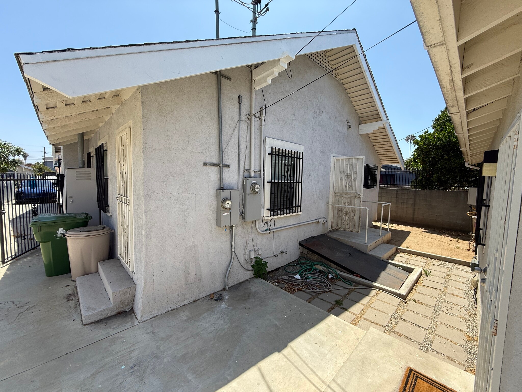 Building Photo - 1493 W 47th St