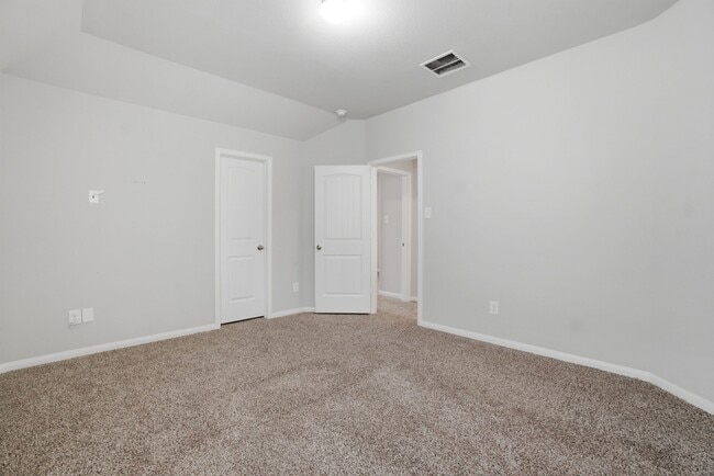 Building Photo - 22210 Great Royal Ln