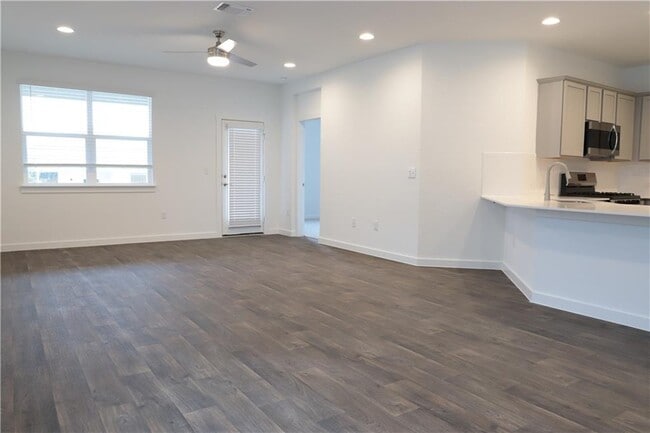 Building Photo - 3720 Niddry Dr