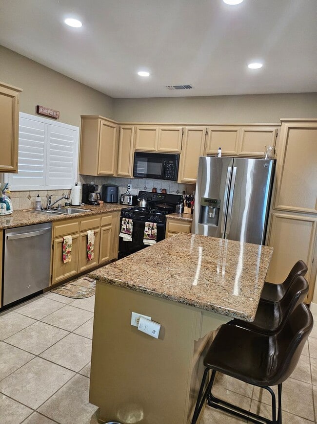 Building Photo - 3bed 2bath