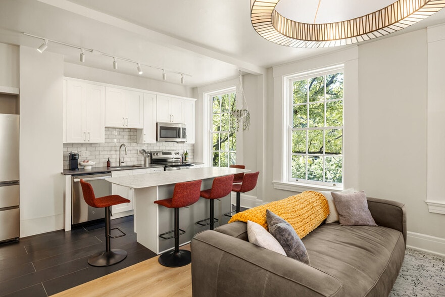 Building Photo - 1326 Broadway-SI ID1313057P