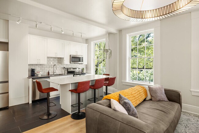 Building Photo - 1326 Broadway-SI ID1313057P