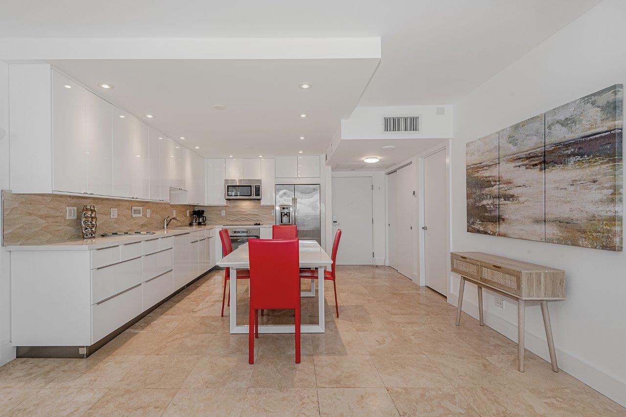 Building Photo - 2301 Collins Ave