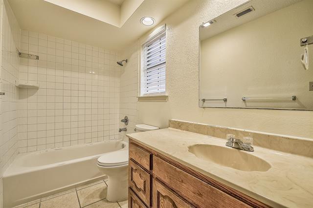 Building Photo - 720 Lakeshore Dr