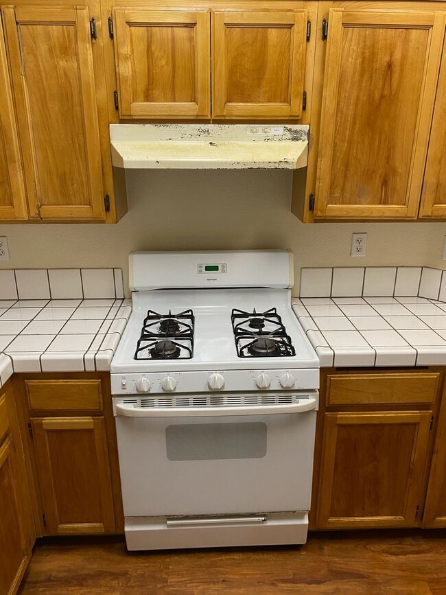 Building Photo - 1920 Fern Dr