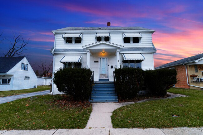 Primary Photo - 14517 Blaine Ave