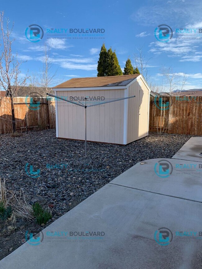 Building Photo - Beautiful 3 Bedroom, 2Bath, 3 Car Garage home in South Reno With Large Back Yard and Hot Tub!
