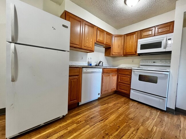 Interior Photo - Dartmouth129 (KC-AM)