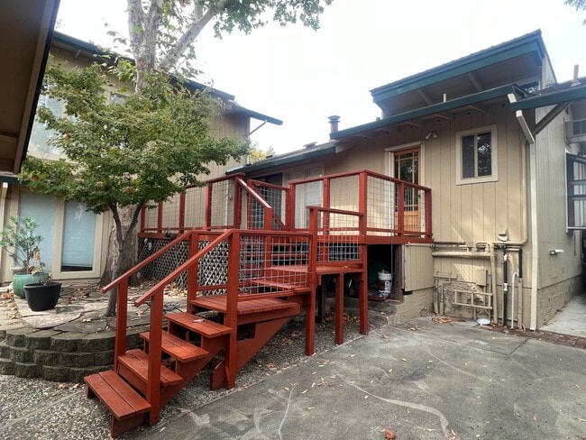 Building Photo - 356 Adams Way