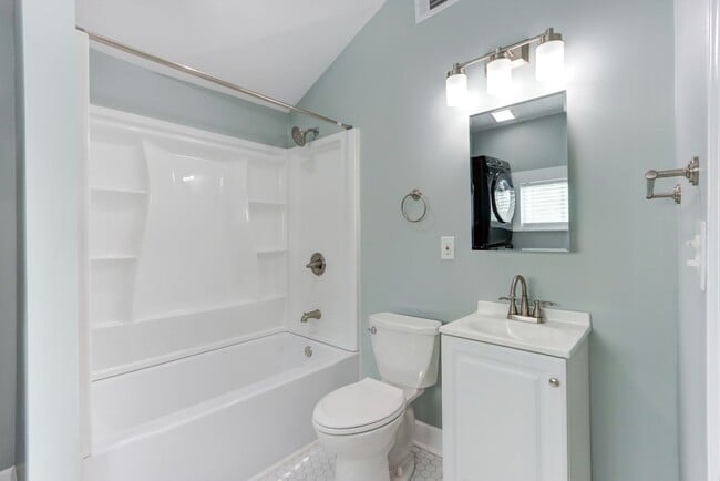 Building Photo - 2109 E 36th St