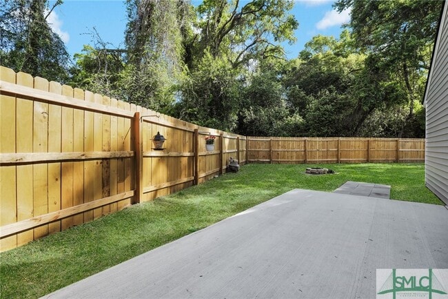 Building Photo - 20 Quail Forest Dr