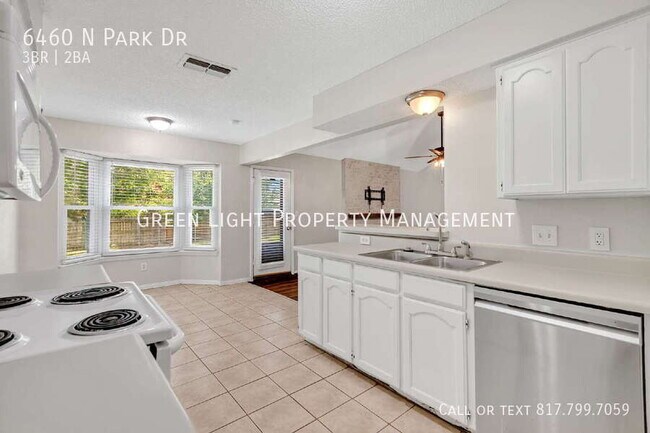Building Photo - 6460 N Park Dr