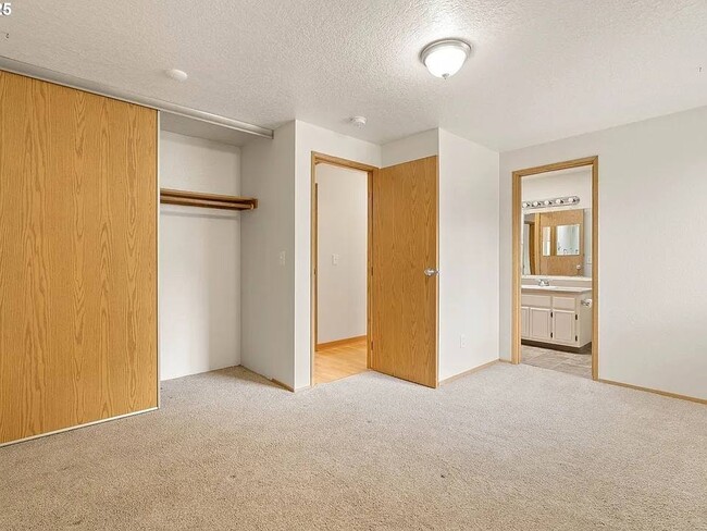 Building Photo - 3531 SE 63rd Ave