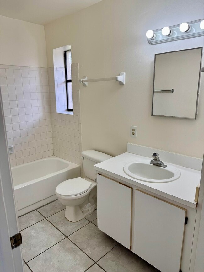 Building Photo - 1301 Waterview Cir