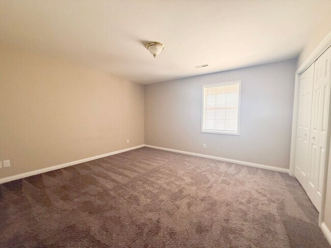 Building Photo - 42 Eastgate Cir