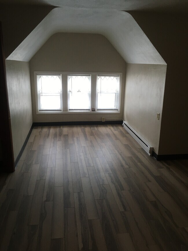 Building Photo - 1569 1st Ave SE