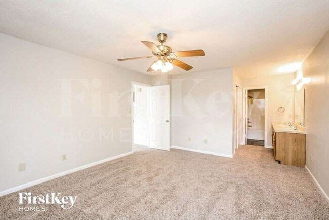 Building Photo - 10290 Stillwell Dr