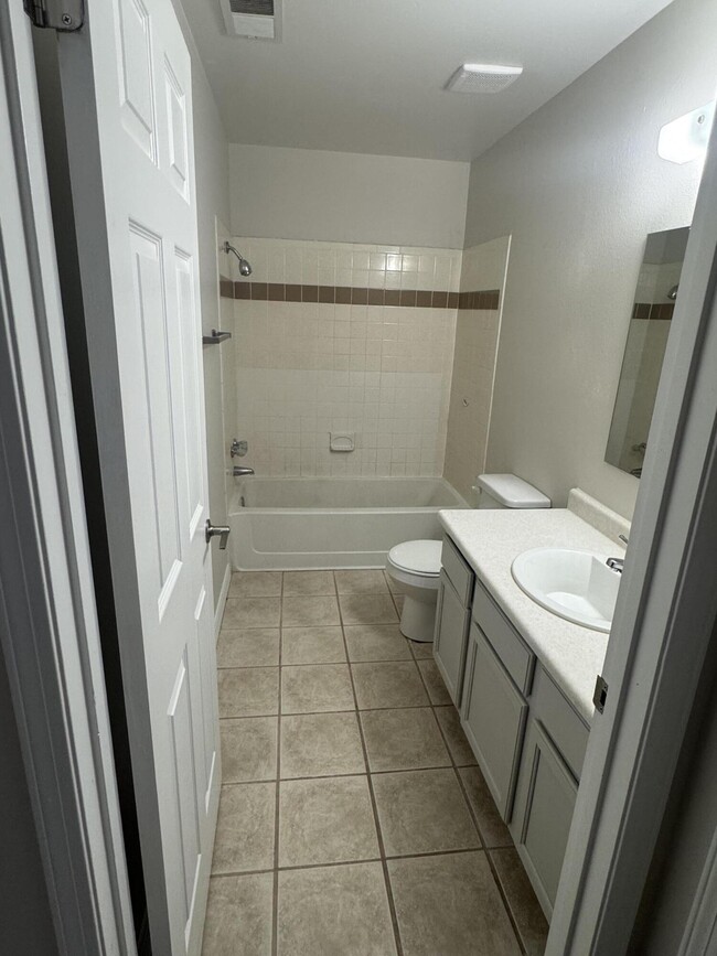 Building Photo - 4765 Limestone Dr NE