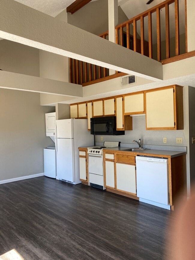 Building Photo - 2 bedroom 2 bath Loft Apartment Branson MO...