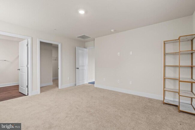 Building Photo - 672 Armstrong Ave