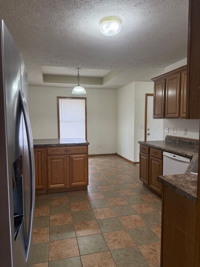 Building Photo - PRE-LEASING! 3 Bedroom in Battlefield
