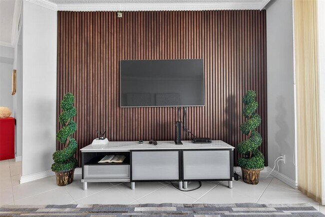 Building Photo - 20185 E Country Club Dr