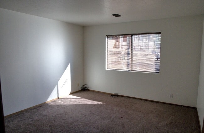 Building Photo - Spacious 3 Bedroom 2 Bathroom in Big Bear Lake