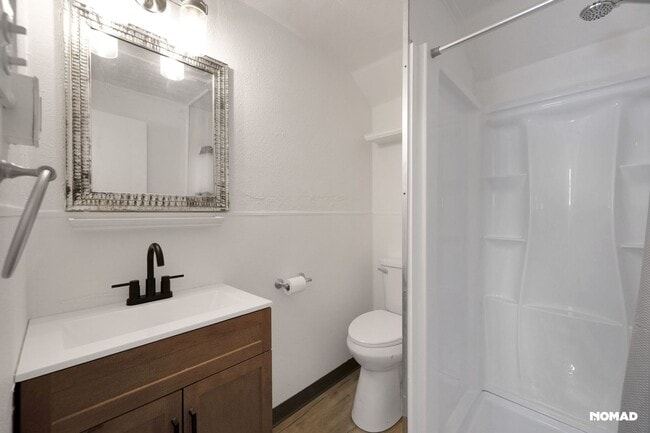 Building Photo - Clean affordable studio in Englewood