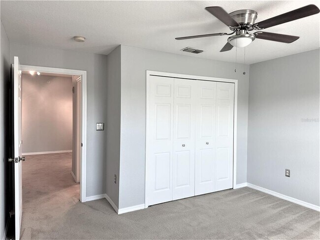Building Photo - 5475 Vineland Rd