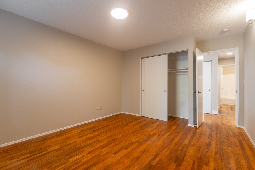 Building Photo - 2531 SE 27th Ave