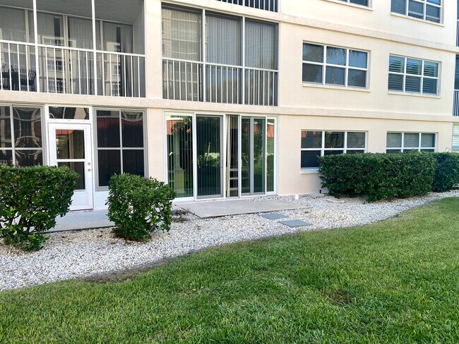 On VENICE ISLAND - 232 Saint Augustine Ave