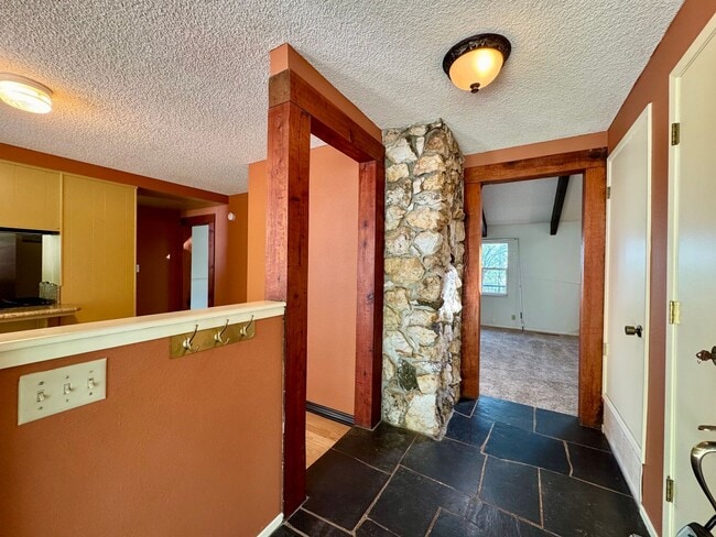 Building Photo - 4-bed 3-bath home in Nevada City!