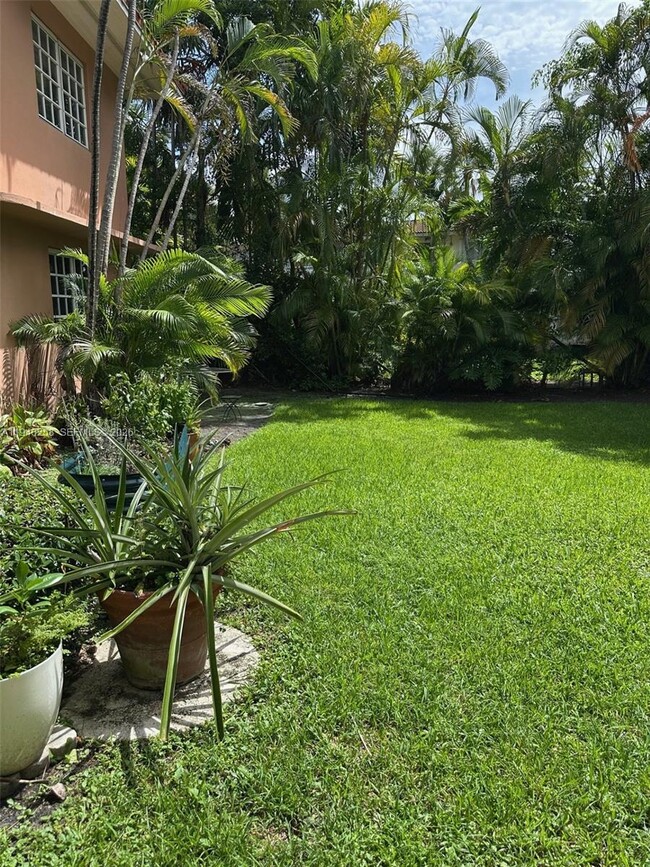 Building Photo - 60 Park Dr