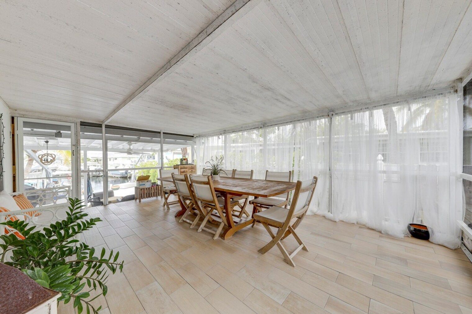 Building Photo - 398 Burton Dr