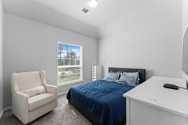 Building Photo - 40560 Goldeneye Pl