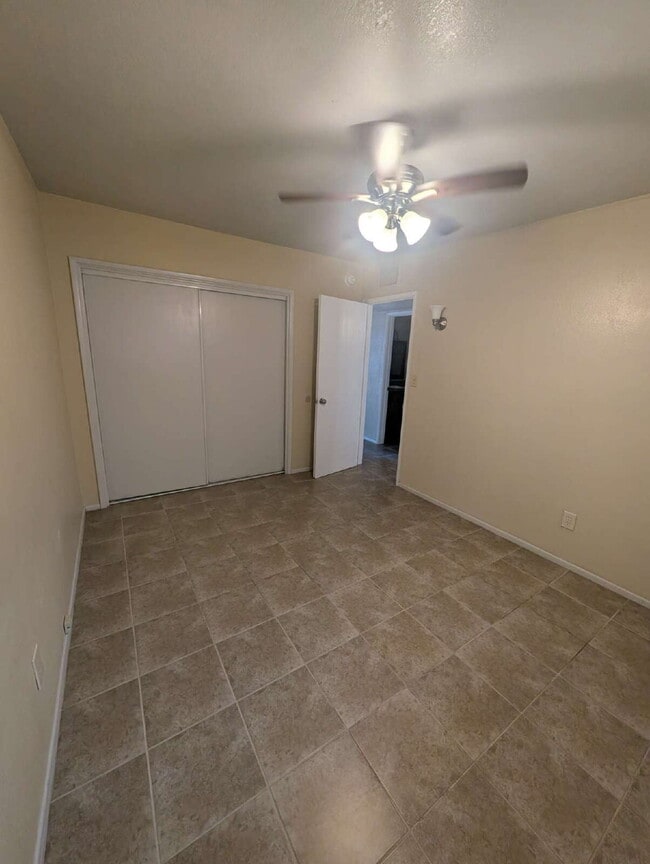 Building Photo - Move in Ready 2 bedroom